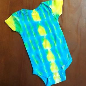 Gerber cotton tie-dye onesie handmade 6-9 months yellow blue
